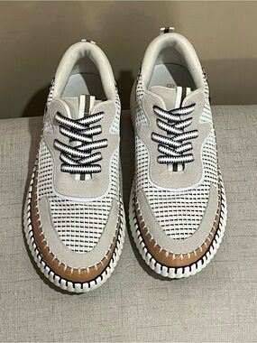 Cozy Girl Coachel Platform Sneakers, size 8.5